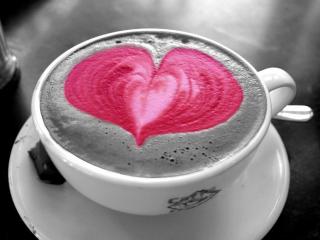 обои Кофе с розовым сердечком фото