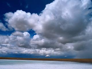 обои Облака над озером фото