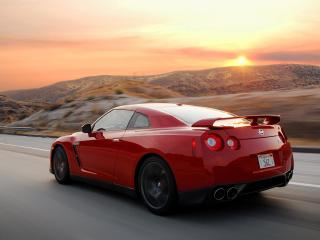 обои Красный Nissan Скайлайн на фоне заката фото