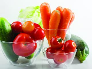 обои Овощи в трёх бокалах фото