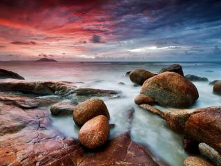 обои Каменистый берег моря фото