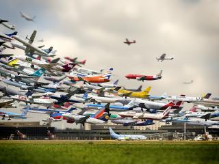 обои Толпа самолетов пассажирских в небе фото