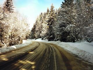 обои Зимняя дорога с поворотoм фото