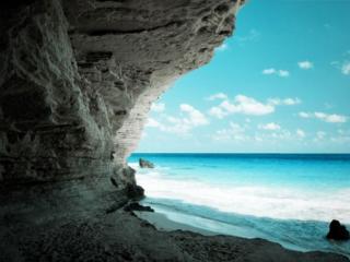 обои Голубое море и скала фото