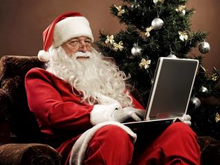 обои Современный Дед Мороз с ноутбуком фото