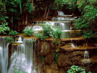 обои Речка с порогaми и водопадами фото