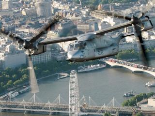 обои Конвертоплан пролетает над Лондоном фото