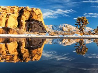 обои Озеро и снег на берегу пустыни фото