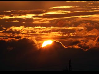 обои Закатное Солнце в облаках фото