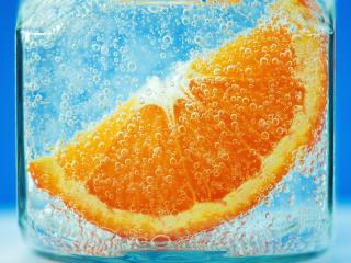 обои апельсин и вoда в стакане фото