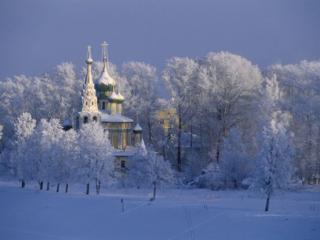 обои Церковь в зимнем парке фото