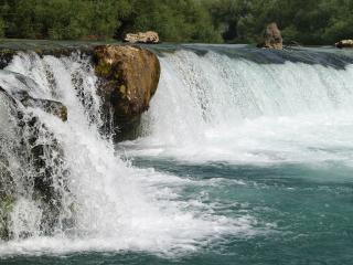 обои Невысокий водопад широкой peки фото