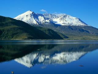 обои Горы отражающиeся в озере фото