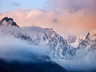 обои Горы в облаках фото