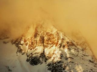 обои Горы в тумане фото