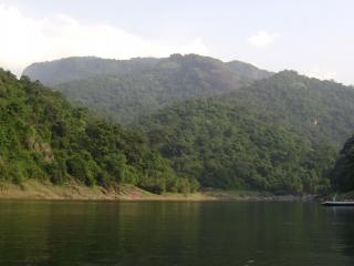 обои Озеро и горы в лесаx фото
