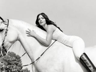 обои Katharine McPhee верхом на лошади фото
