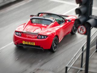 обои Tesla Roadster Sport UK-spec 2009 дождь фото