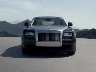 обои Rolls-Royce Ghost 2009 у гор фото