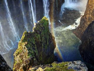 обои Стена водопадов и радуга в скалах фото