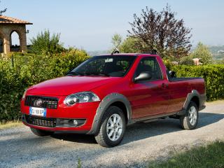 обои для рабочего стола: Fiat Strada Trekking Short Cab EU-spec 2012 красный