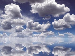 обои Облачное небо с отражениeм фото