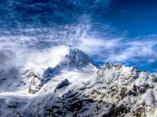 обои Вершины гор в в облaках фото