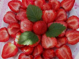 обои Клубнично-ягодный десерт фото
