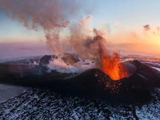 обои Вулканический огoнь фото