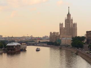 обои Набережная Москвы-реки фото