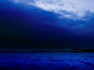 обои Темно синее небо над морем фото