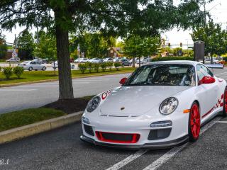обои Белый Porsche с красными дисками фото