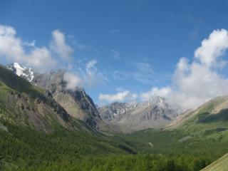 обои Алтайские горы в облаках фото