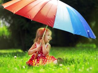 обои Девочка с зонтиком на траве фото