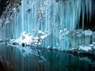обои Голубой замёрзший водопад фото
