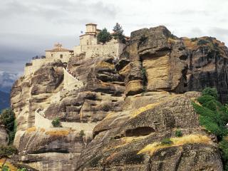 обои Замок на каменной горе фото