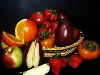 обои Разноцветные ягоды и фрукты фото