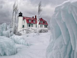 обои Дом с маяком в окружении льда фото