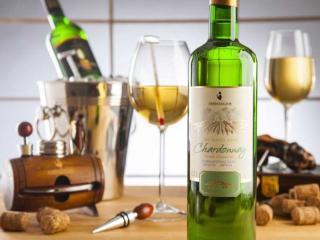 обои Шардоне — классический сорт белого винограда и одноимённое сортовое вино фото