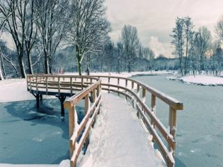 обои Мост на зимней реке фото