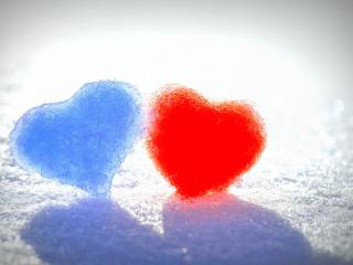 обои для рабочего стола: Два снежных сердечка