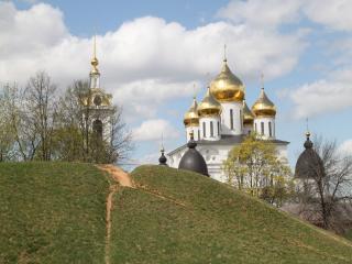обои Дмитровская церковь весной фото