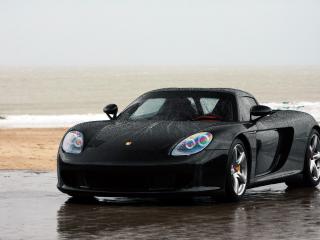 обои Черный Porsche carrera под дождем фото