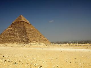 обои Одинокая великая пирамида фото