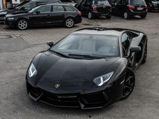 обои Черный Lamborghini Lp700 на фоне собратьев фото