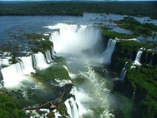 обои Самый большой водопад в Игуасе имеет необычное название - глотка дьявола фото