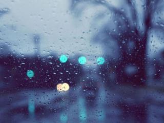 обои Дождь за стеклом машины фото