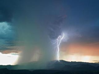 обои Торнадо с молнией фото