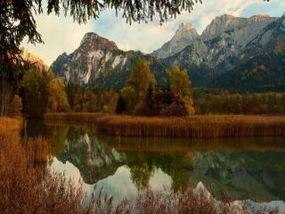 обои Красота осеннего горного озера фото