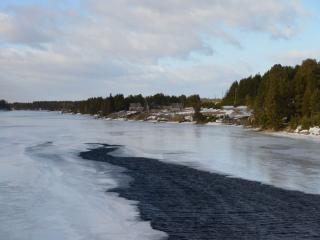 обои Река Софьянга покрывается льдом фото